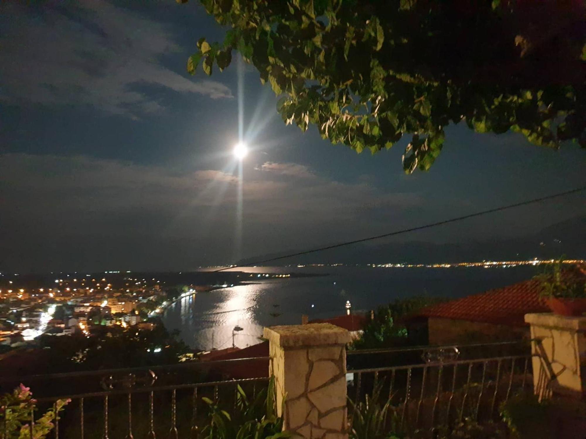 Vila View By The Castle Nafpaktos Exteriér fotografie