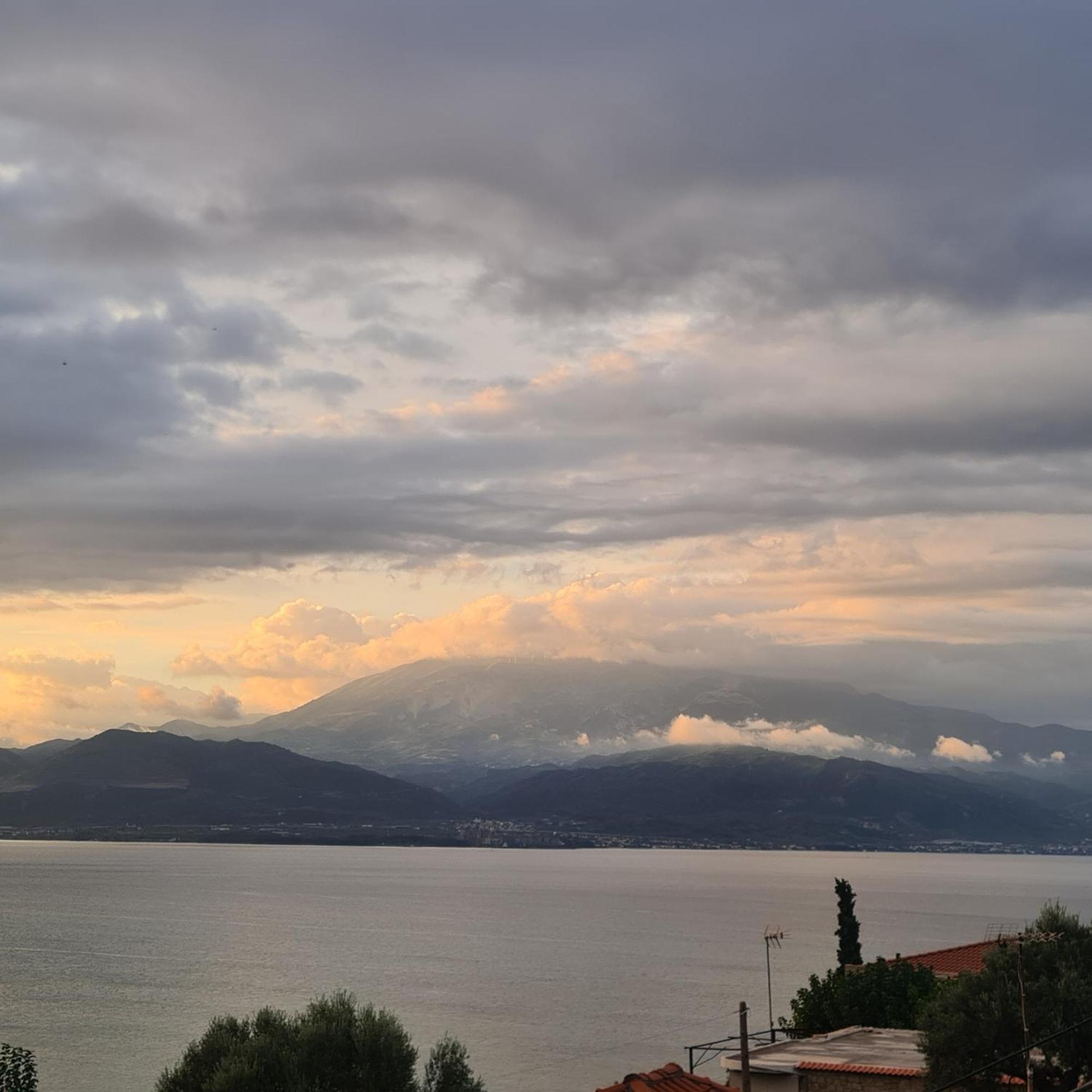 Vila View By The Castle Nafpaktos Exteriér fotografie